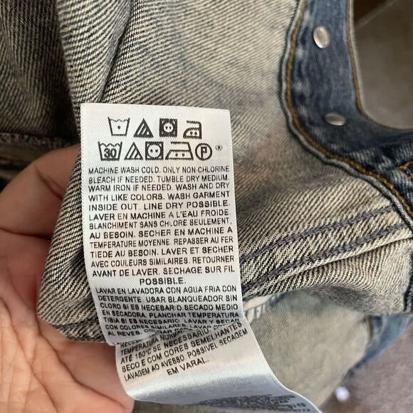 VTG Levi’s Denim Jacket Women’s Sz MED Blue Authentic Levi Strauss San Fran, CA - Picture 10 of 10
